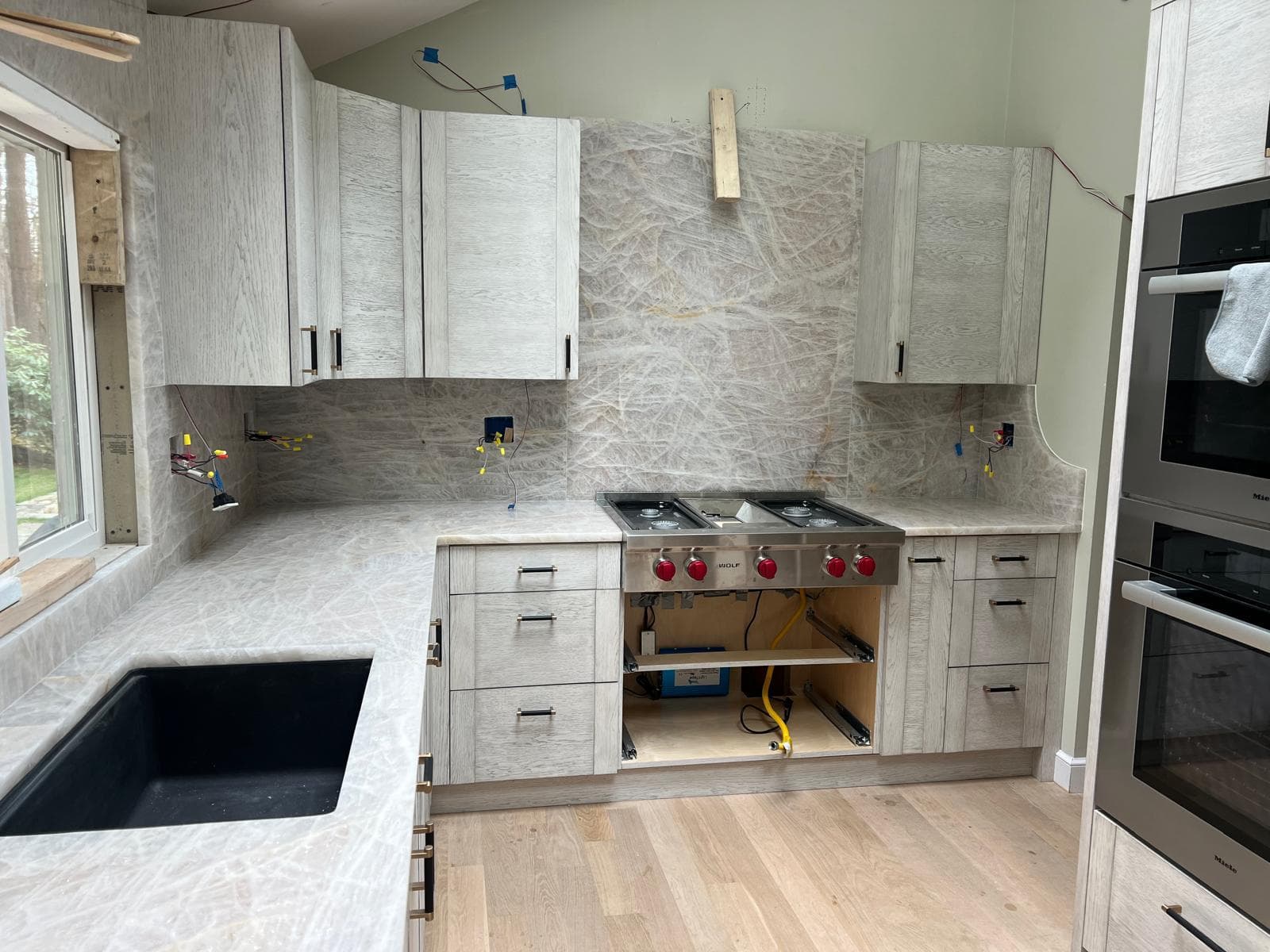 How to Choose a Backsplash to Match Your Countertops